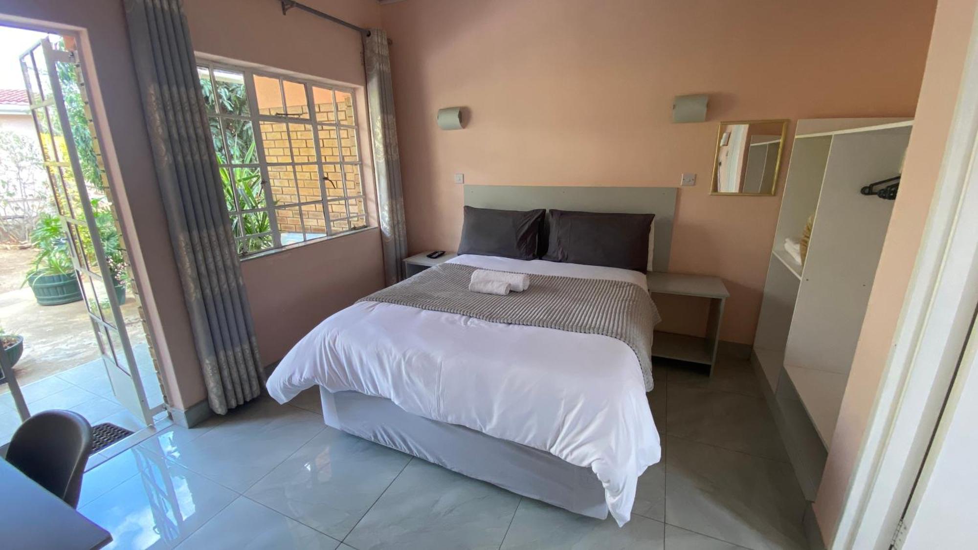 Lynns Guest House 불라와요 외부 사진