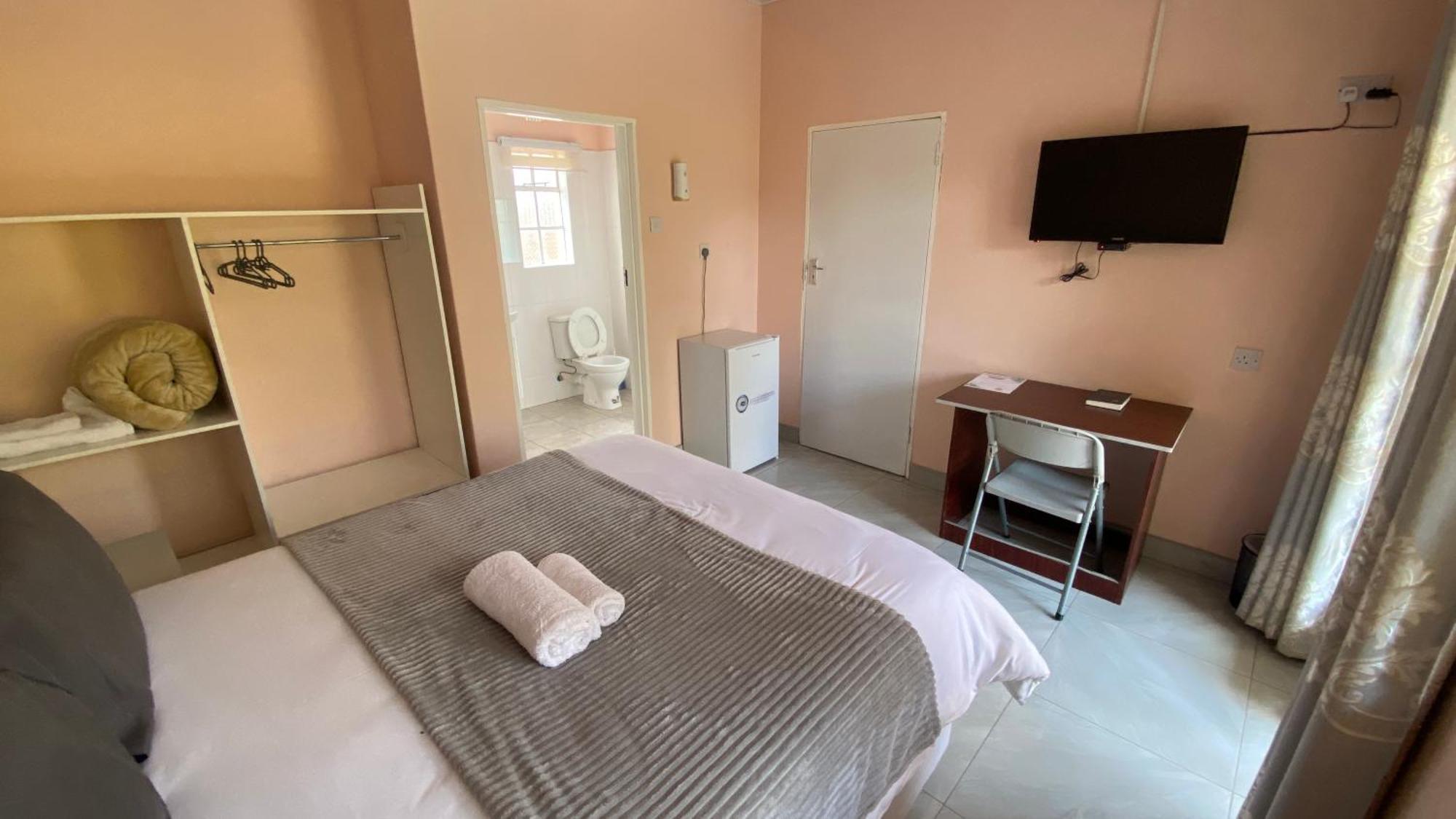 Lynns Guest House 불라와요 외부 사진