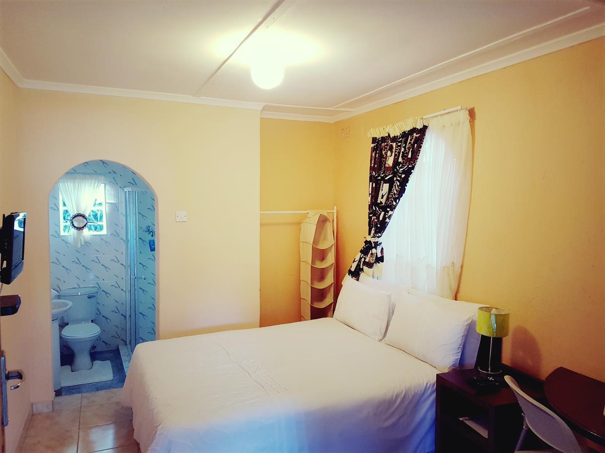 Lynns Guest House 불라와요 외부 사진